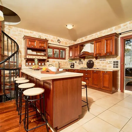 Lila's Luxury Villa